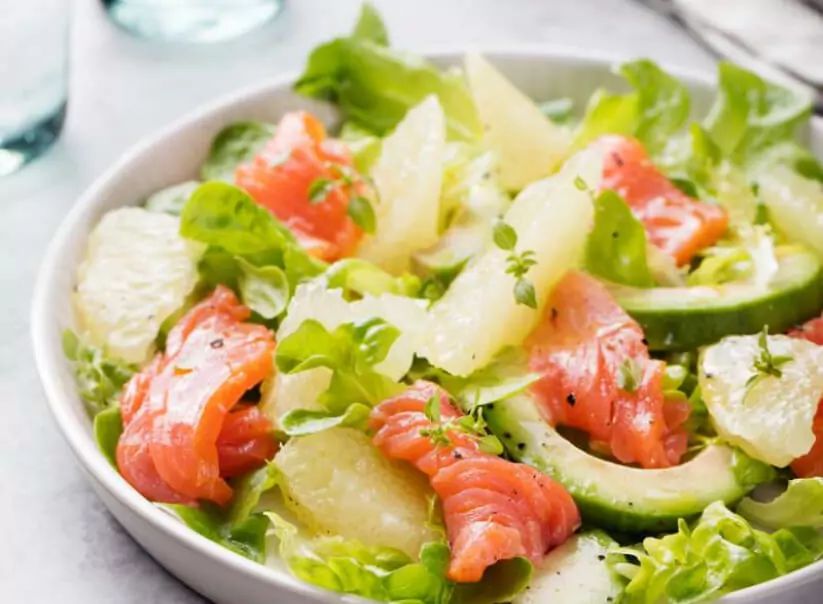Receta de ensalada especial de salmón ahumado y lechuga