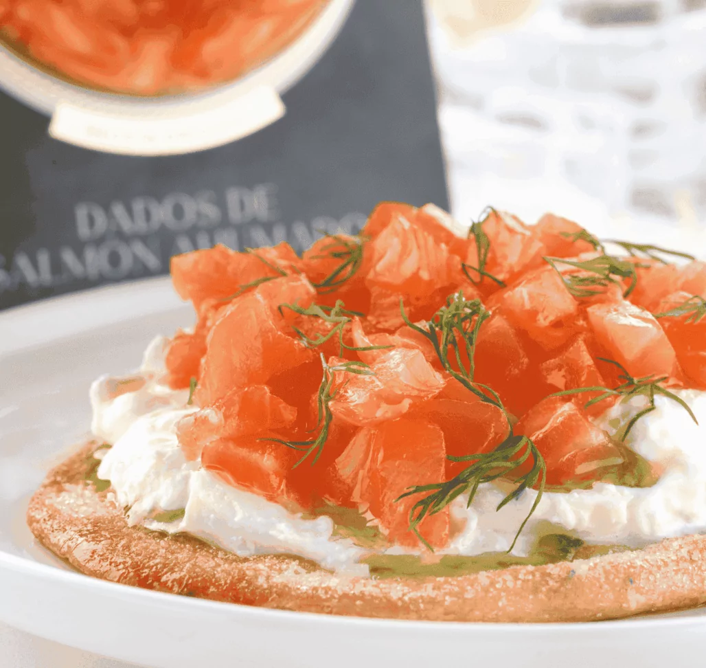 Salmon-ahumado-cortado-en-tacos-1028x972.png