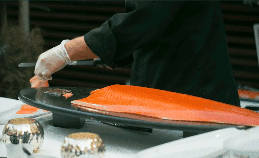 Cortador de salmón ahumado en eventos Cortador de salmón ahumado en eventos